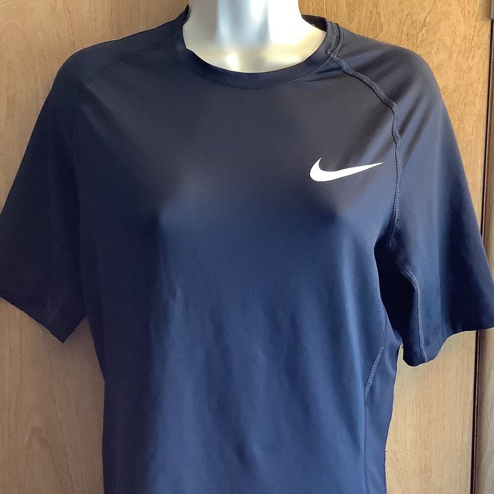 EUC Nike Dri-Fit Tight Fit T-Shirt Size: Medium
